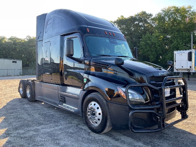 2022 Freightliner Cascadia in Brooklyn Park, MN