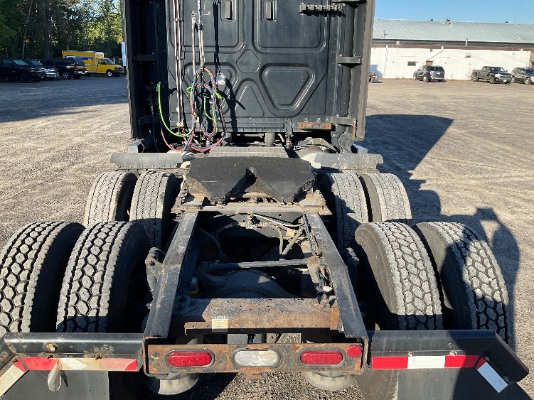 2022 Freightliner Cascadia in Brooklyn Park, MN — photo 6