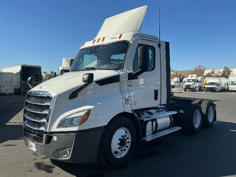 2022 Freightliner Cascadia in West Sacramento, CA — photo 3
