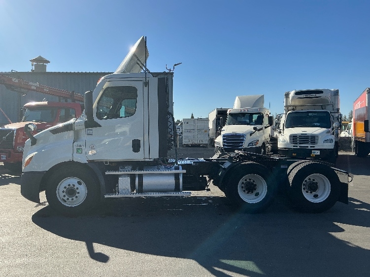2022 Freightliner Cascadia in West Sacramento, CA — photo 4