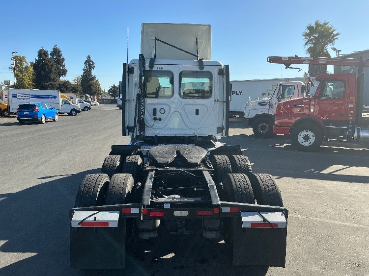 2022 Freightliner Cascadia in West Sacramento, CA — photo 6