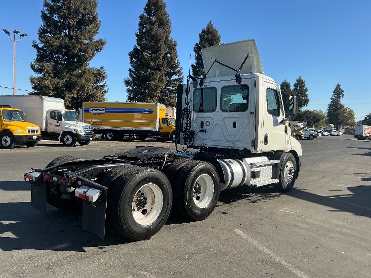 2022 Freightliner Cascadia in West Sacramento, CA — photo 7