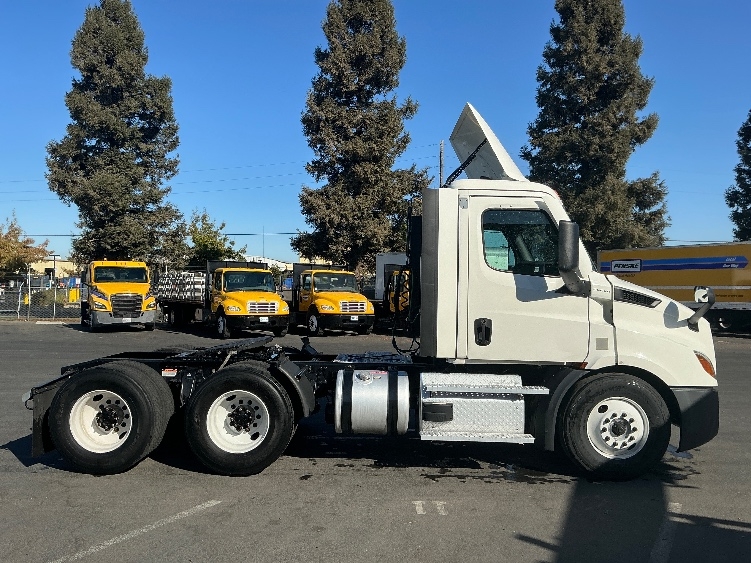 2022 Freightliner Cascadia in West Sacramento, CA — photo 8