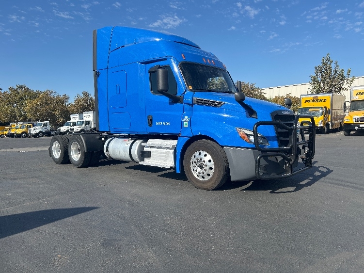 2023 Freightliner Cascadia in West Sacramento, CA