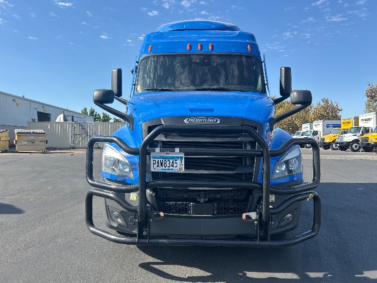 2023 Freightliner Cascadia in West Sacramento, CA — photo 2