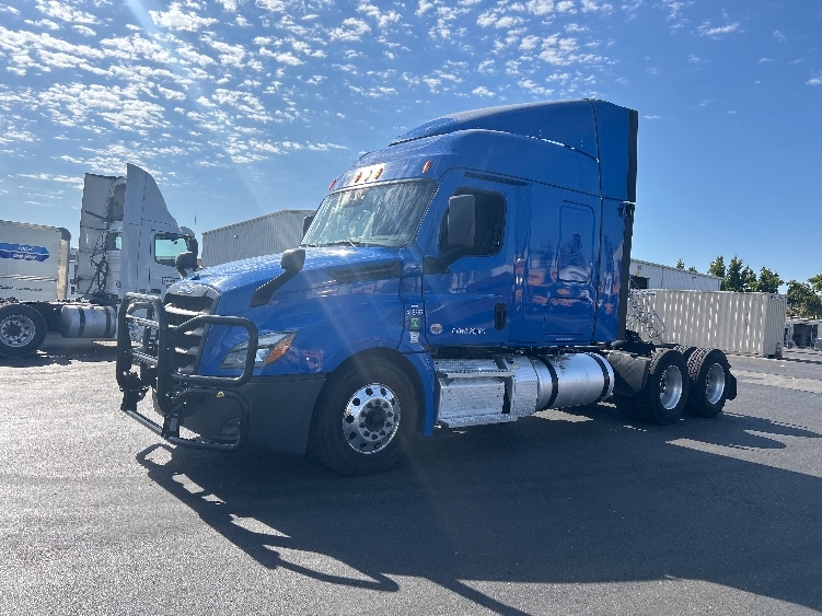 2023 Freightliner Cascadia in West Sacramento, CA — photo 3