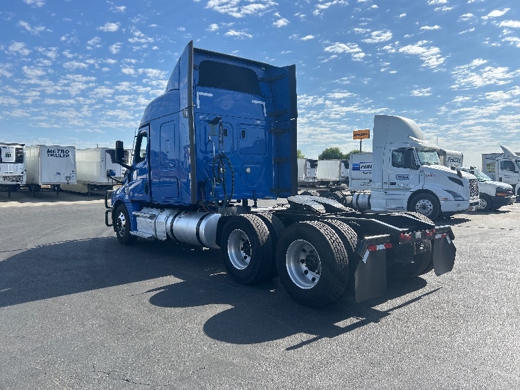 2023 Freightliner Cascadia in West Sacramento, CA — photo 5
