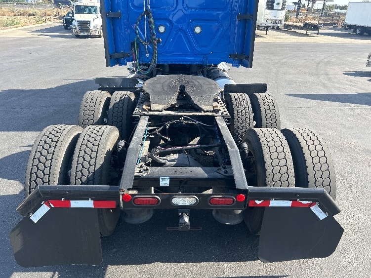 2023 Freightliner Cascadia in West Sacramento, CA — photo 6