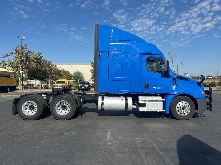 2023 Freightliner Cascadia in West Sacramento, CA — photo 8