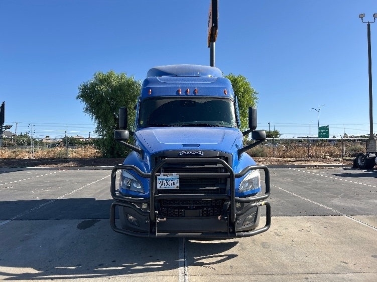 2023 Freightliner Cascadia in West Sacramento, CA — photo 2