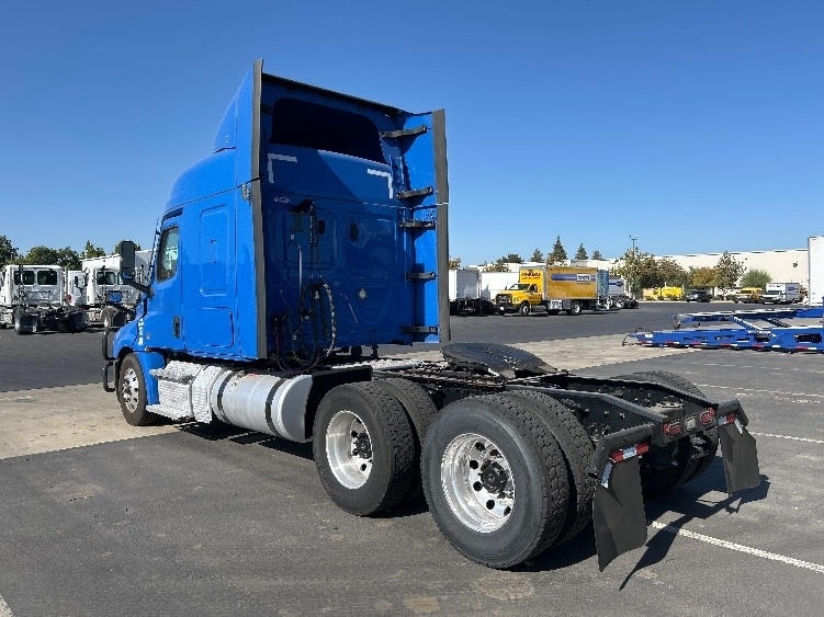 2023 Freightliner Cascadia in West Sacramento, CA — photo 5