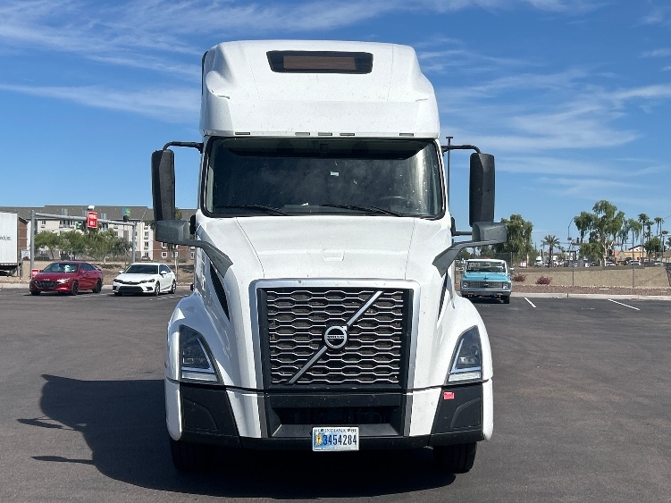 2022 Volvo VNL 760 in Louisville, KY — photo 2