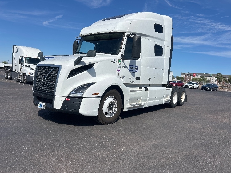 2022 Volvo VNL 760 in Louisville, KY — photo 3