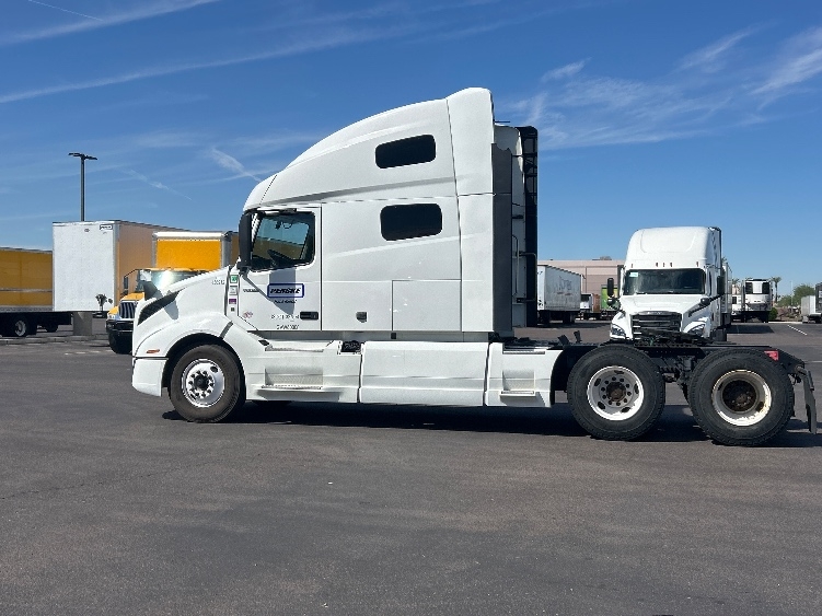 2022 Volvo VNL 760 in Louisville, KY — photo 4