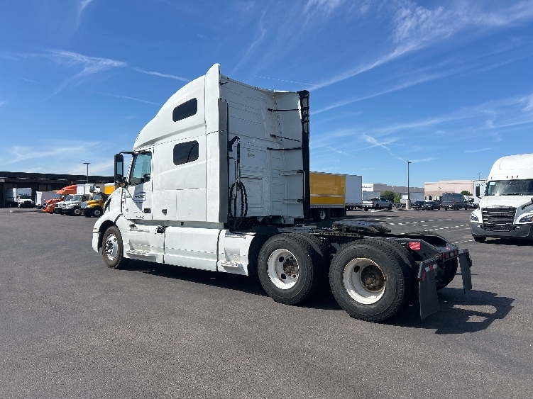 2022 Volvo VNL 760 in Louisville, KY — photo 5