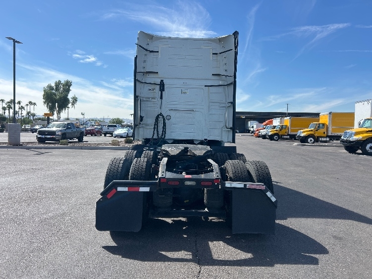 2022 Volvo VNL 760 in Louisville, KY — photo 6