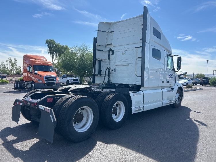 2022 Volvo VNL 760 in Louisville, KY — photo 7