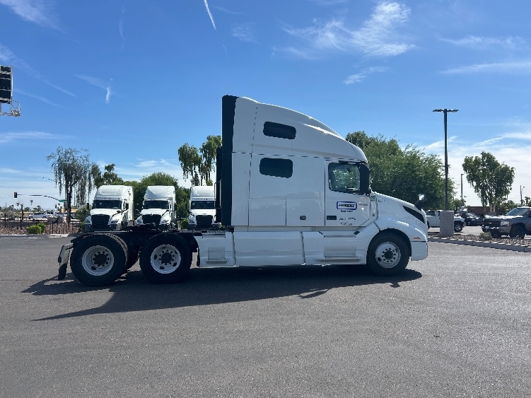 2022 Volvo VNL 760 in Louisville, KY — photo 8