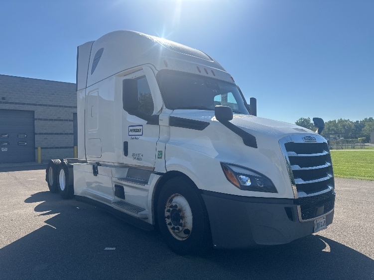 2022 Freightliner Cascadia in Alexandria, VA