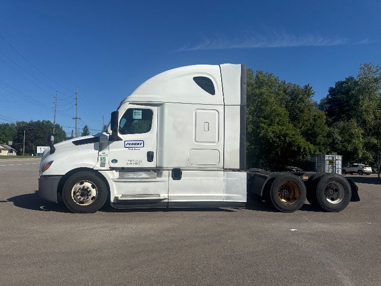 2022 Freightliner Cascadia in Alexandria, VA — photo 4