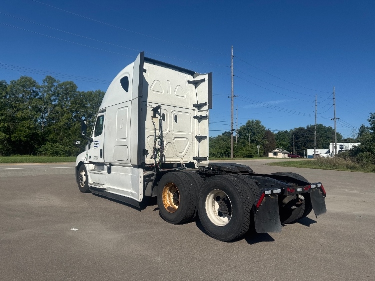 2022 Freightliner Cascadia in Alexandria, VA — photo 5