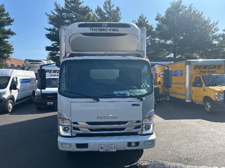 2022 Isuzu NRR in Braintree, MA — photo 2