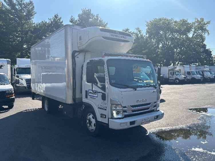 2022 Isuzu NRR in Braintree, MA — photo 3