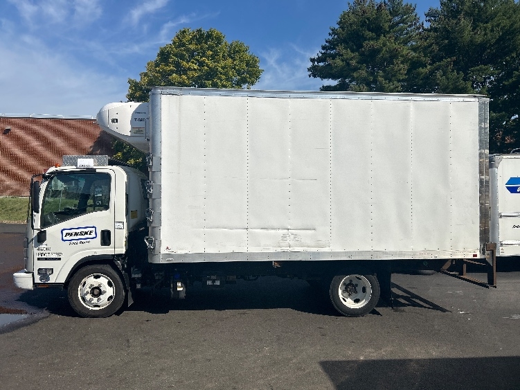 2022 Isuzu NRR in Braintree, MA — photo 4