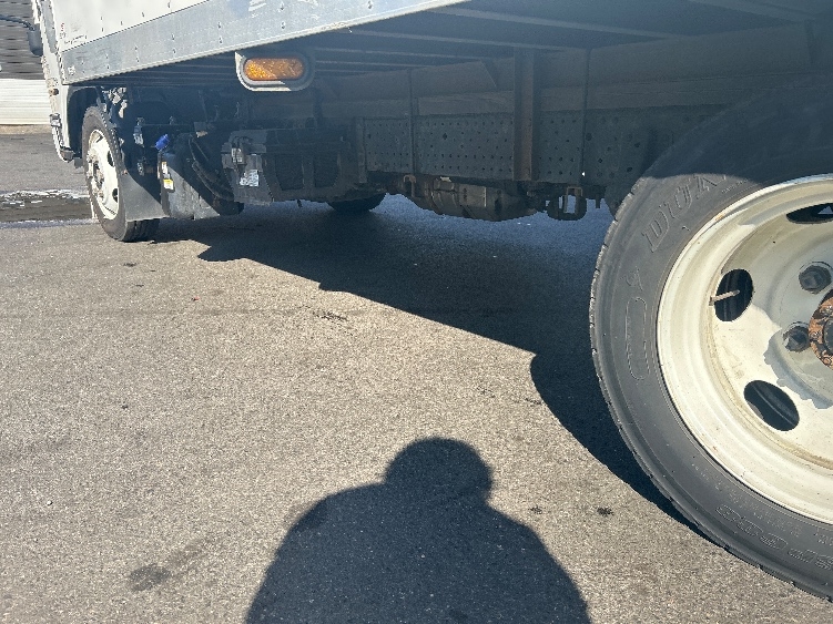 2022 Isuzu NRR in Braintree, MA — photo 5