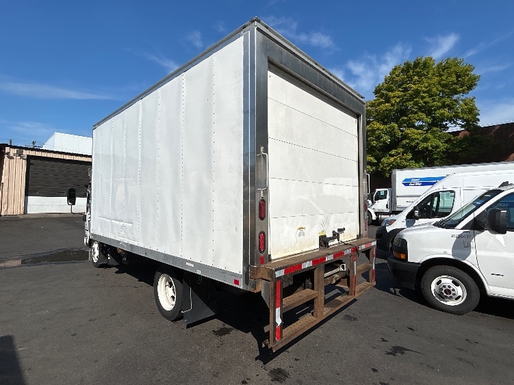 2022 Isuzu NRR in Braintree, MA — photo 6