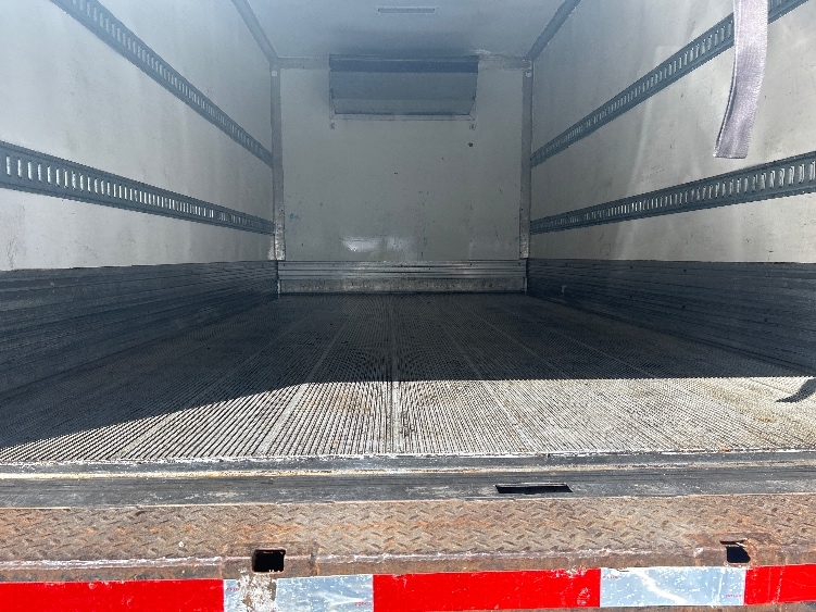 2022 Isuzu NRR in Braintree, MA — photo 8