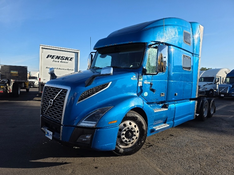 2023 Volvo in Saint Louis, MO — photo 3