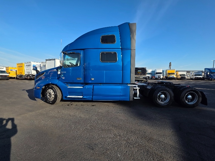 2023 Volvo in Saint Louis, MO — photo 4