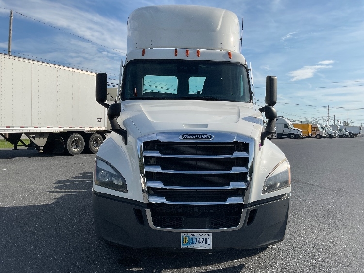 2022 Freightliner Cascadia in Dayton, NJ — photo 2