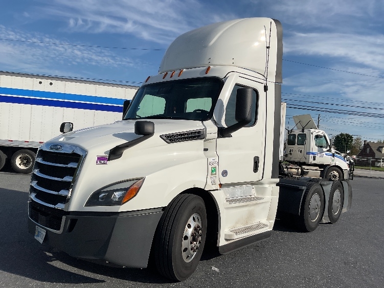 2022 Freightliner Cascadia in Dayton, NJ — photo 3