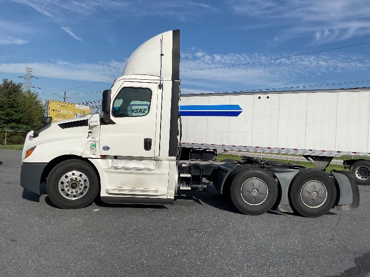 2022 Freightliner Cascadia in Dayton, NJ — photo 4