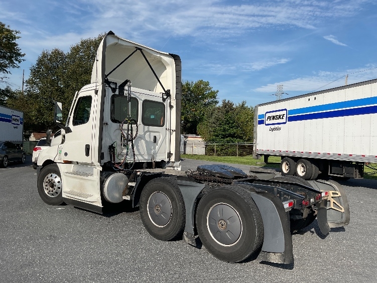 2022 Freightliner Cascadia in Dayton, NJ — photo 5