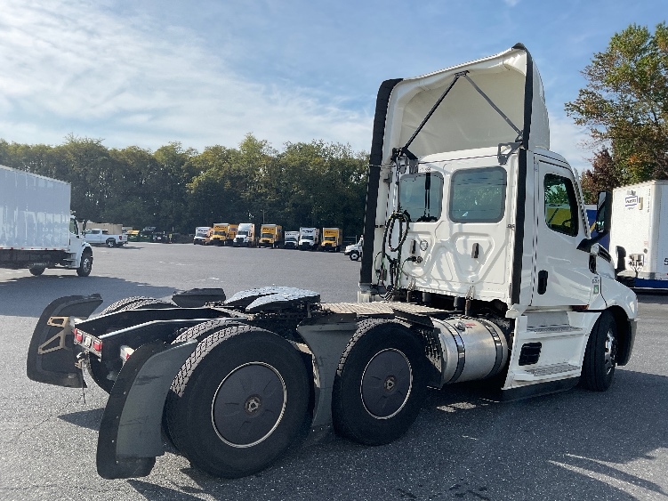 2022 Freightliner Cascadia in Dayton, NJ — photo 7