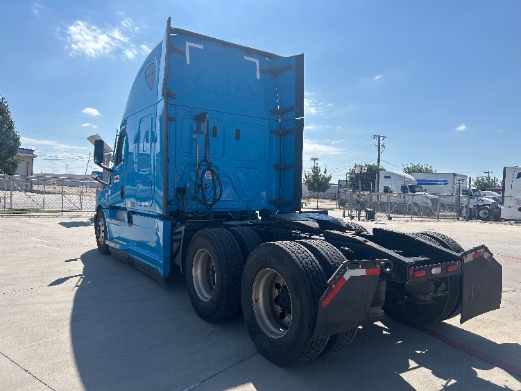 2022 Freightliner Cascadia in Amarillo, TX — photo 5