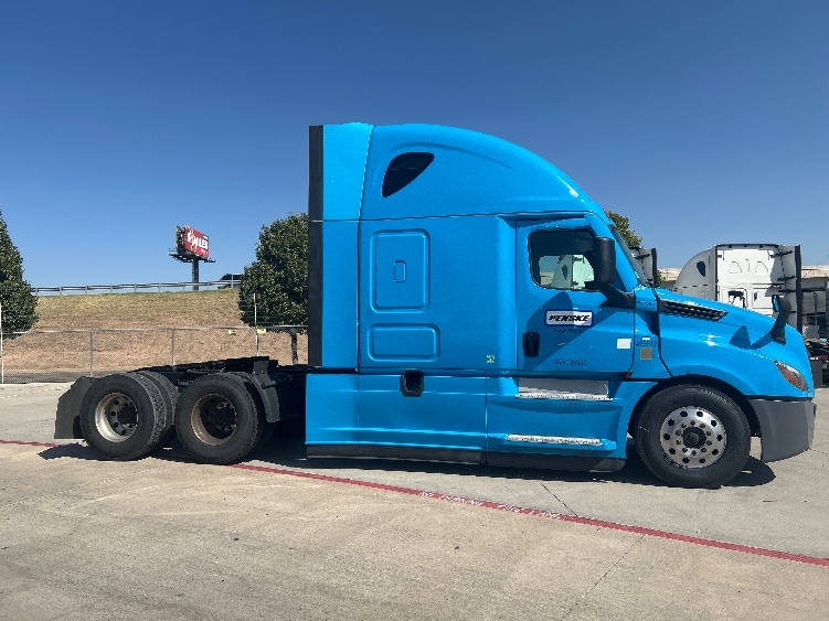 2022 Freightliner Cascadia in Amarillo, TX — photo 8