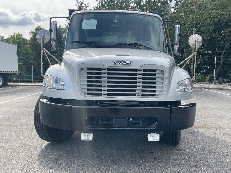 2023 Freightliner eM2 in King Of Prussia, PA — photo 2