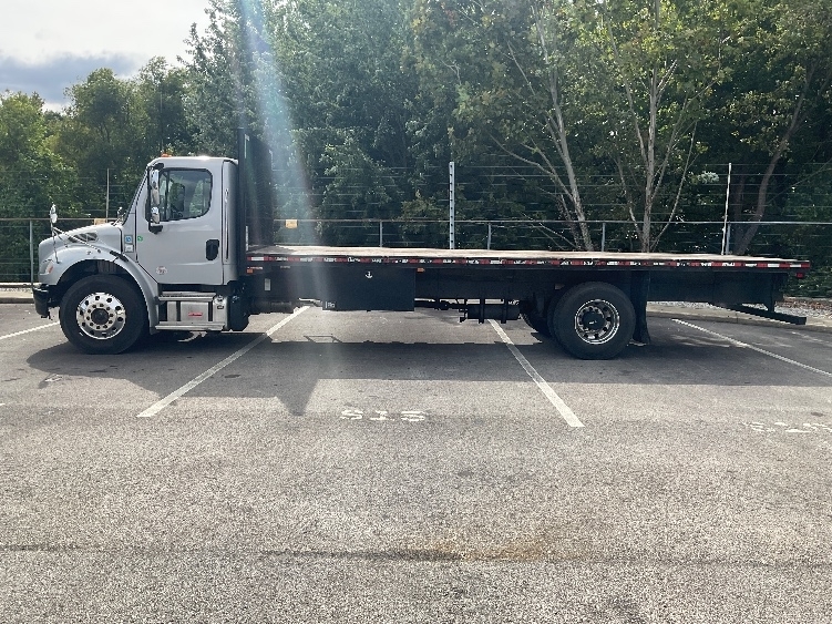 2023 Freightliner eM2 in King Of Prussia, PA — photo 4