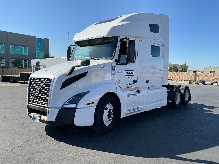 2023 Volvo VNL 760 in Ventura, CA — photo 3