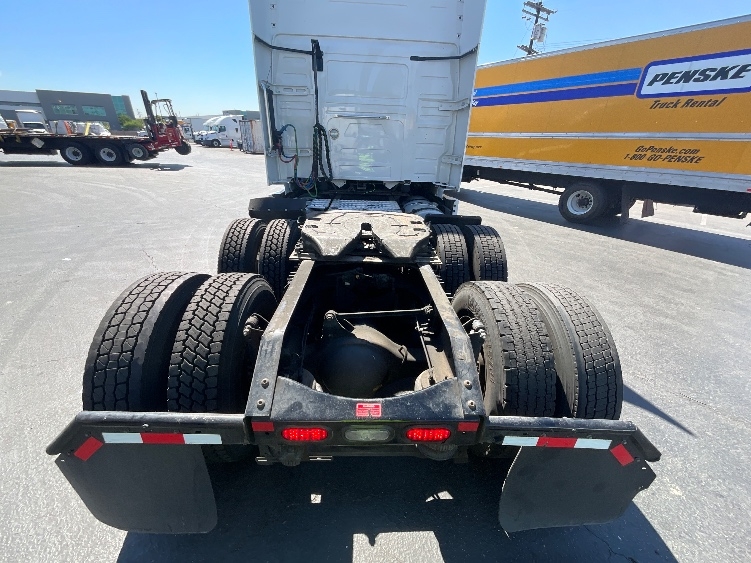 2023 Volvo VNL 760 in Ventura, CA — photo 6
