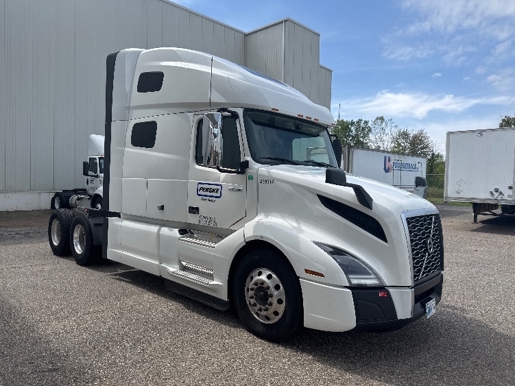 2023 Volvo VNL 760 in Des Moines, IA