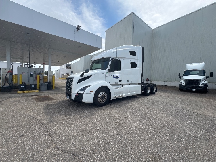 2023 Volvo VNL 760 in Des Moines, IA — photo 3