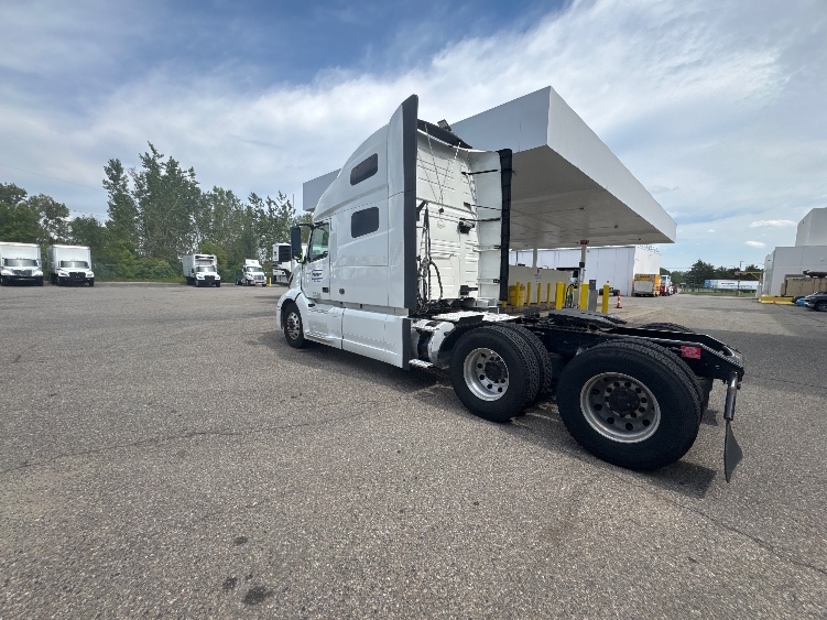 2023 Volvo VNL 760 in Des Moines, IA — photo 5
