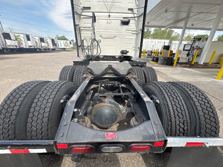 2023 Volvo VNL 760 in Des Moines, IA — photo 6