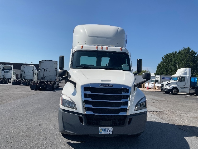 2023 Freightliner Cascadia in Dayton, NJ — photo 2