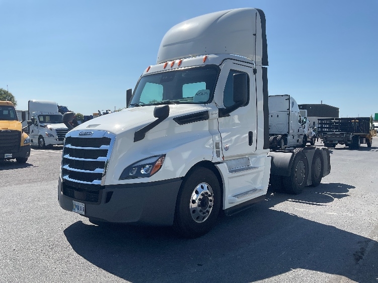 2023 Freightliner Cascadia in Dayton, NJ — photo 3